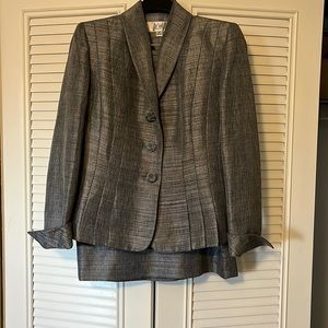 Le Suit, skirt suit grey